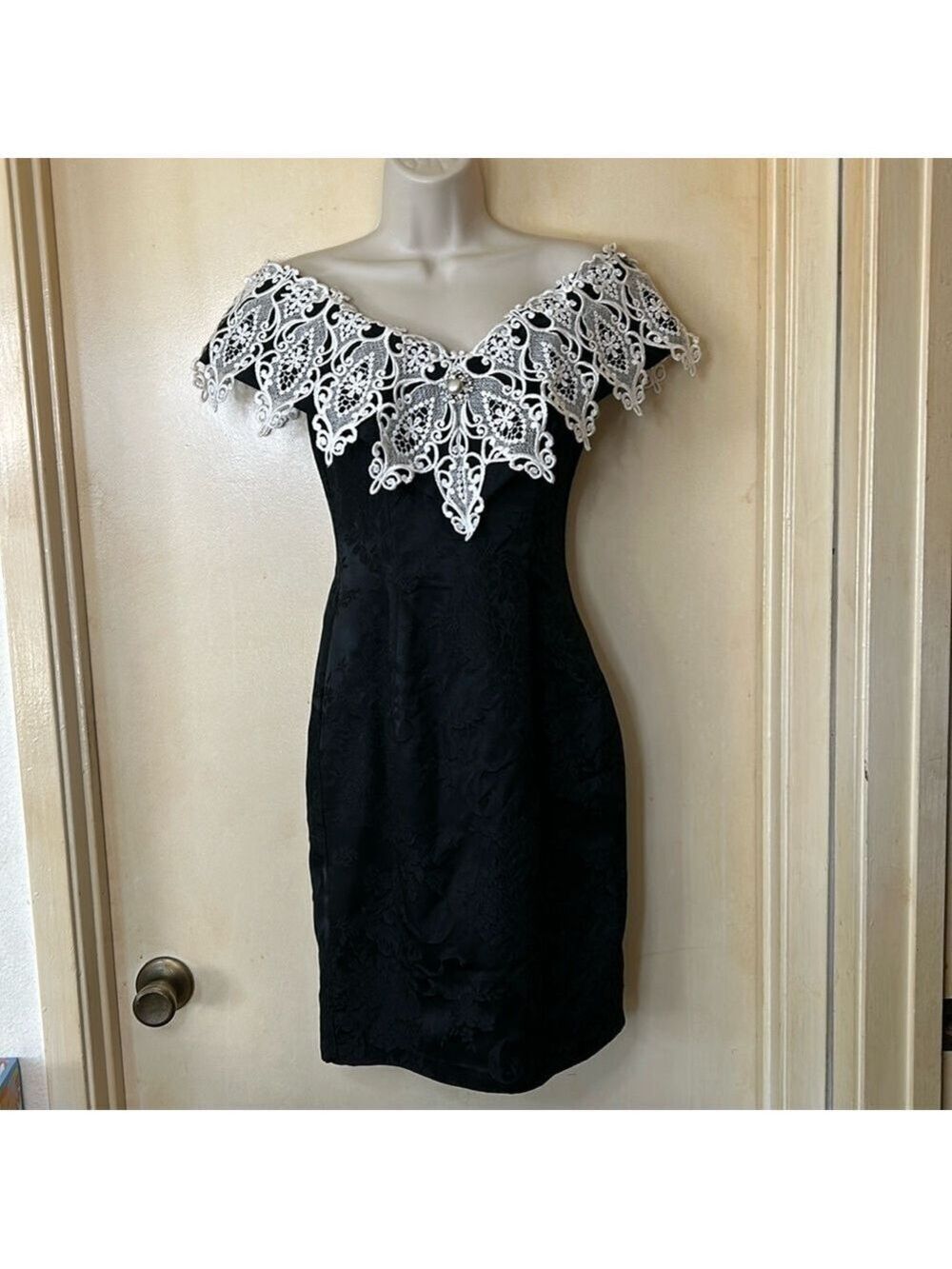 Scott McClintock vintage black jacquard with white lace collar dress size 4